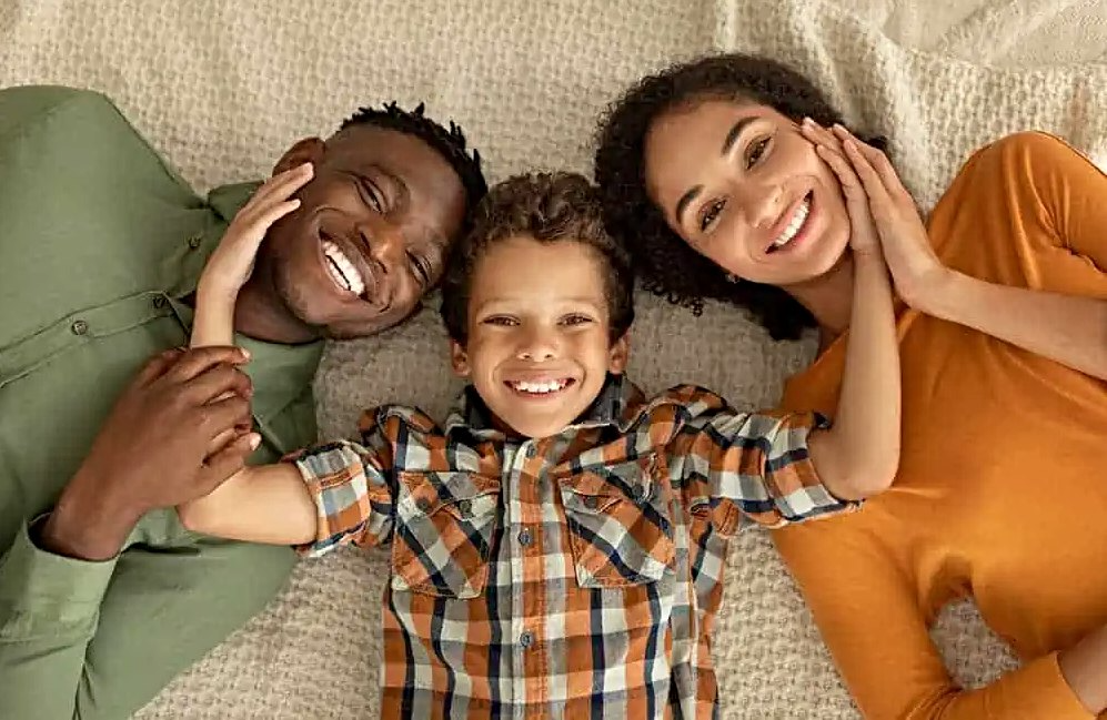 parents and kid laughing