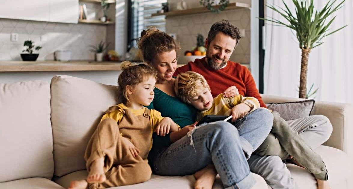 parents and children are reading together